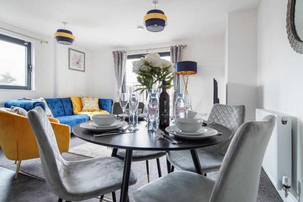 Heathrow Haven: Stylish Apartments In The Heart Of Slough Exterior photo