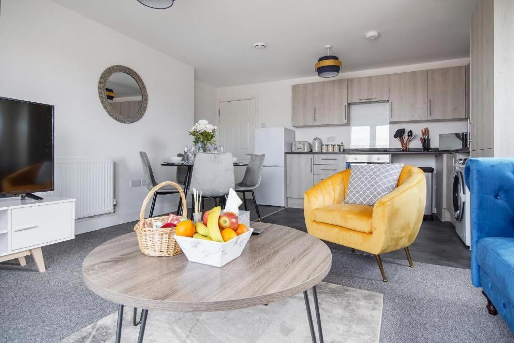 Heathrow Haven: Stylish Apartments In The Heart Of Slough Exterior photo