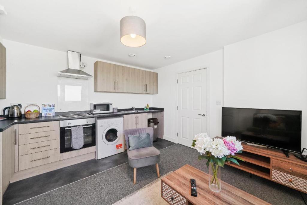 Heathrow Haven: Stylish Apartments In The Heart Of Slough Exterior photo