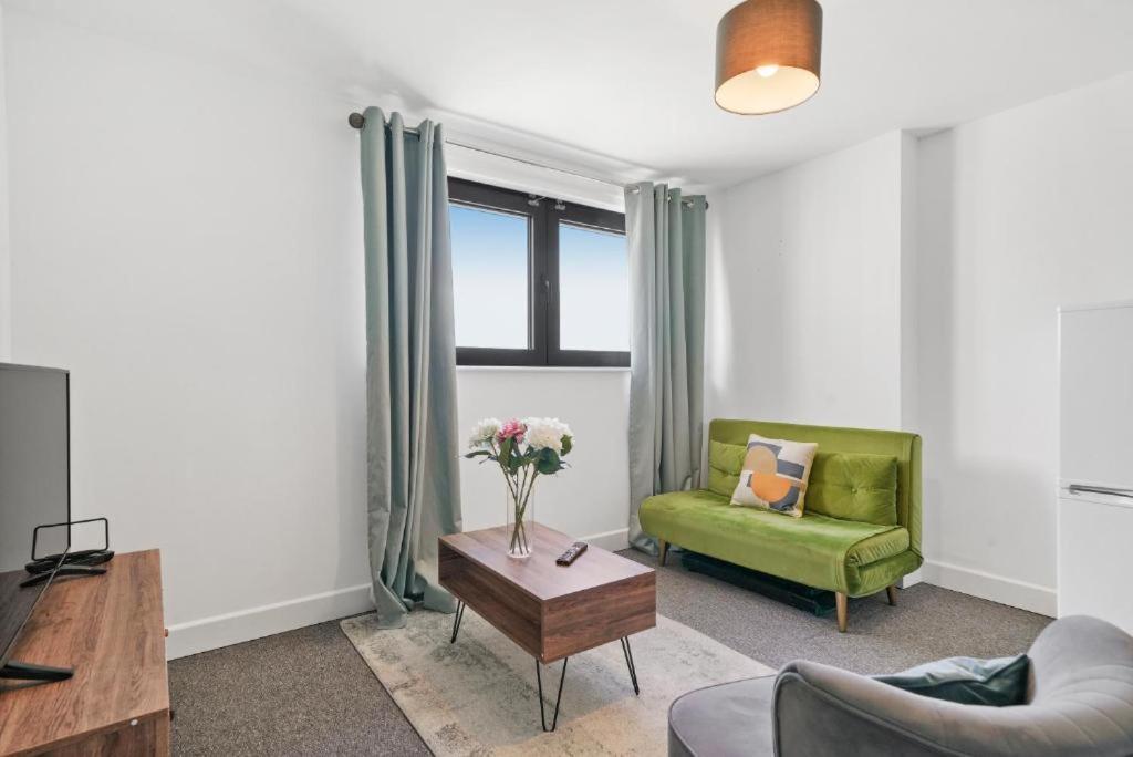 Heathrow Haven: Stylish Apartments In The Heart Of Slough Exterior photo